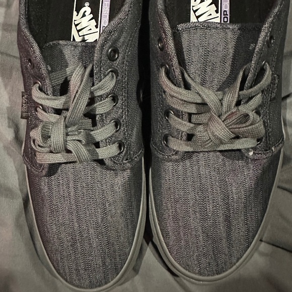 Vans - Picture 1 of 2